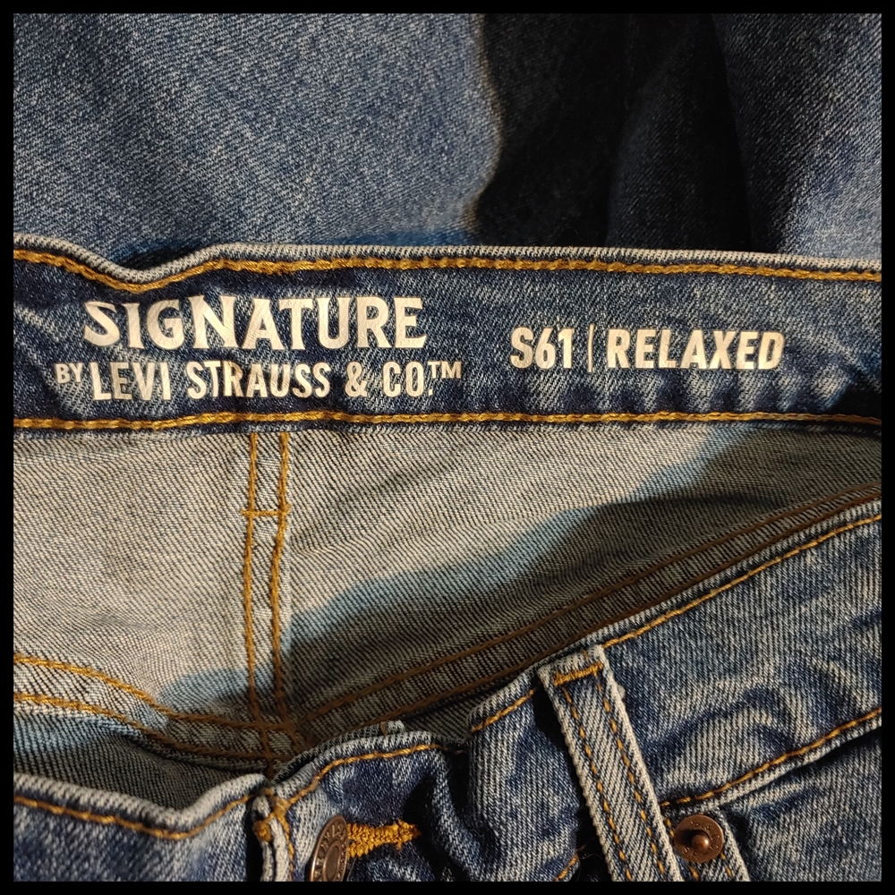 Vintage Levi's 561 TALL Men's Straight Jeans - Picture 5 of 6